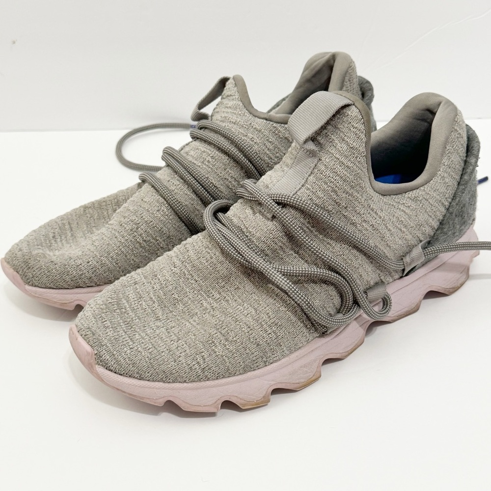 Sorel kinetic sneaker women’s size 8.5 pink and gray